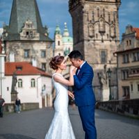 Connie & Fodo - Pre-Wedding photo shooting in Prague - Groom and Bride on Charles Bridge