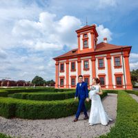 Connie & Fodo - Pre-Wedding photo shooting in Prague - Bride and Groom in Troja Castle
