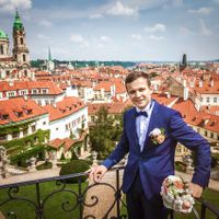 Christina & Leonid - Wedding in Vrtba Garden - Groom Over Prague Roofs