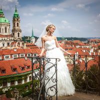 Christina & Leonid - Wedding in Vrtba Garden - Bride Portrait in Prague