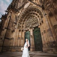 Christina & Leonid - Wedding in Vrtba Garden - Bride Portrait With Saints Vitus Cathedral in Prague