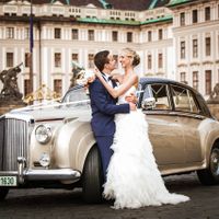 Christina & Leonid - Wedding in Vrtba Garden - Wedding Couple With Car