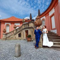 Connie & Fodo - Pre-Wedding photo shooting in Prague - Groom and Bride in Troja Castle