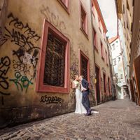 Ksenia & Mark - wedding ceremony in Old town Hall - Kissing Couple on Prague Streets