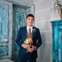 Natalie & Alex - wedding shooting in Ledeburg garden - Groom With Wedding Bouquet