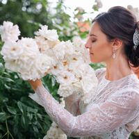 Natalie & Alex - wedding shooting in Ledeburg garden - Bride With Roses in Prague