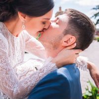 Natalie & Alex - wedding shooting in Ledeburg garden - Kissing Couple in Prague