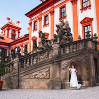 Natalie & Alex - wedding shooting in Ledeburg garden - Bride in Troja Castle
